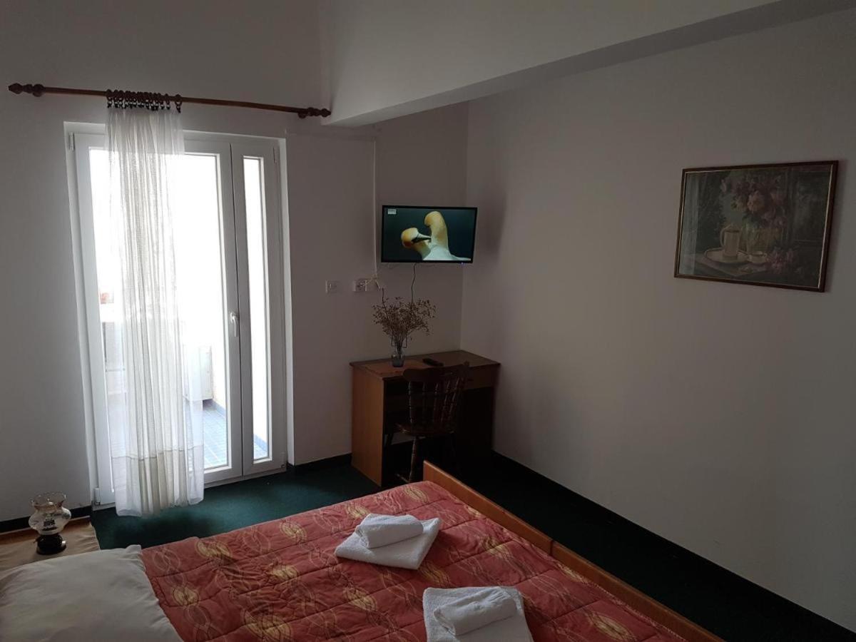 Bed And Breakfast Miramar Starigrad Paklenica Exterior foto